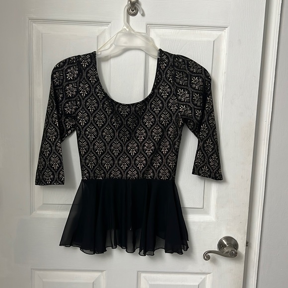 Cute dressy top - Picture 1 of 3